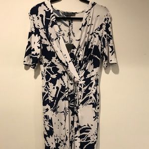 New Adrianna Papell Blue & White Floral Twist